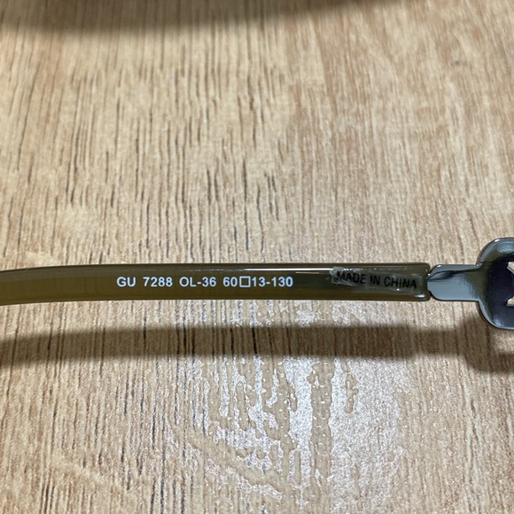 Guess woman’s green sunglasses NWOT main image 6